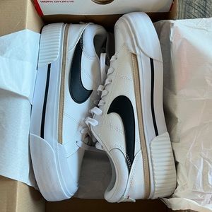 NWT Women’s Nike Court Legacy Lift Sz9